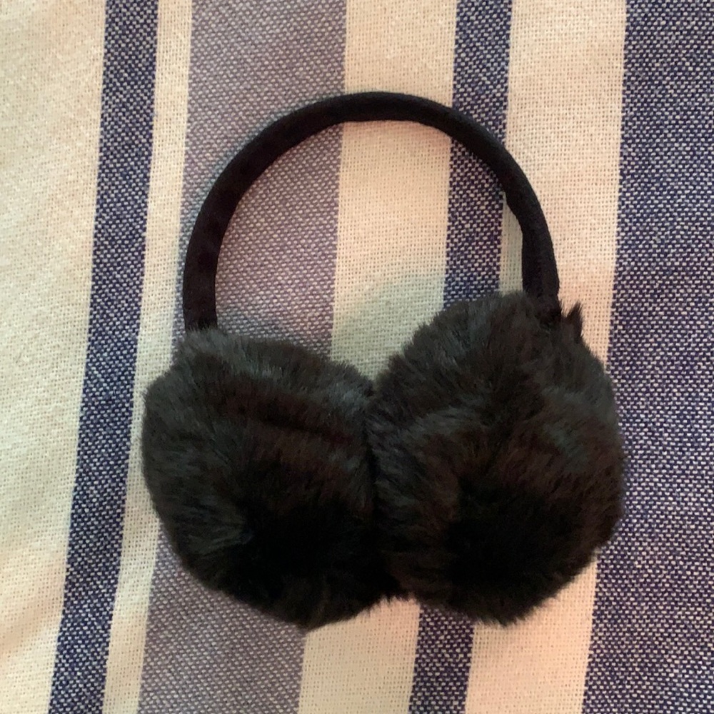 Black earmuffs